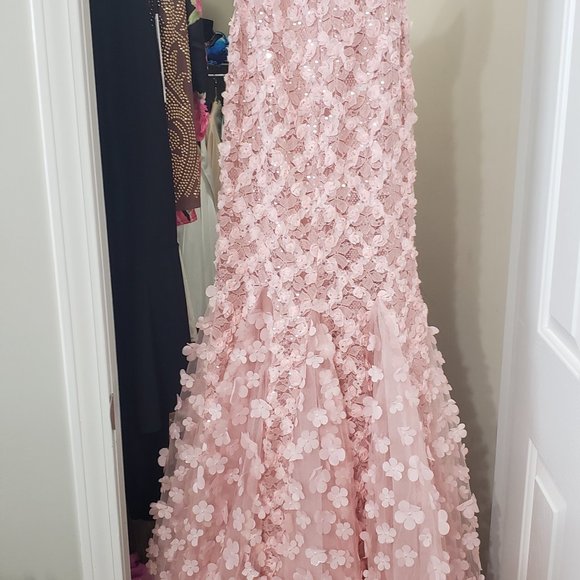 Dress - Picture 1 of 4